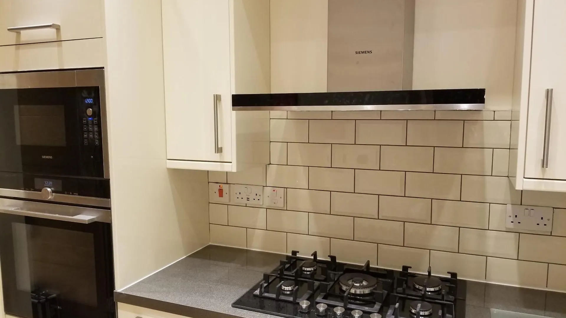 London Luxury Apartment 4 Bedroom Sleeps 12 People With 4 Bathrooms 1 Min Walk From Station Wanstead