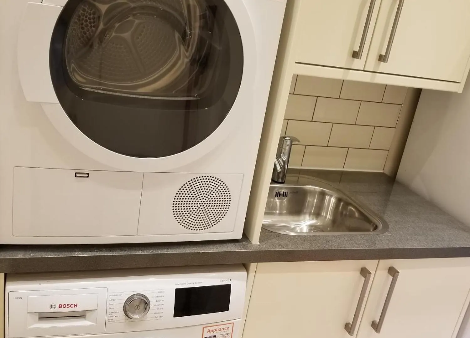 London Luxury Apartment 4 Bedroom Sleeps 12 People With 4 Bathrooms 1 Min Walk From Station Wanstead